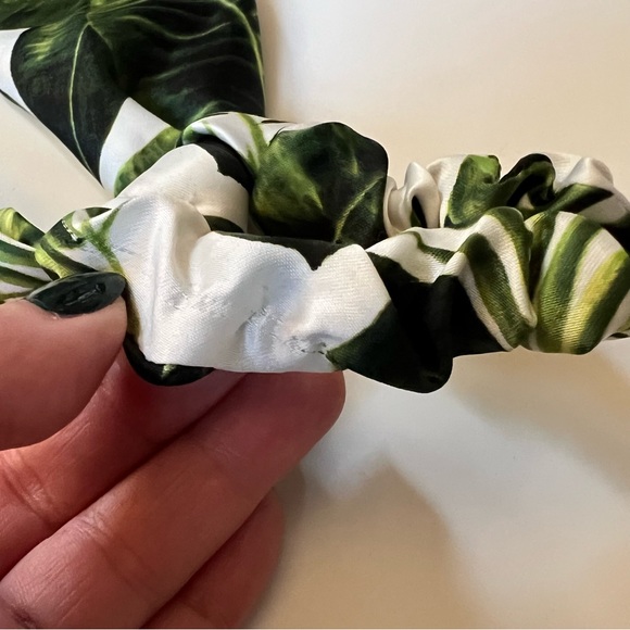 3/$20 ✨ H&M Scarf Scrunchie Duo - Picture 5 of 7
